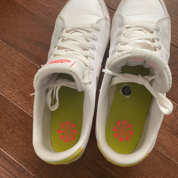 Nike shoes - Picture 4 of 6